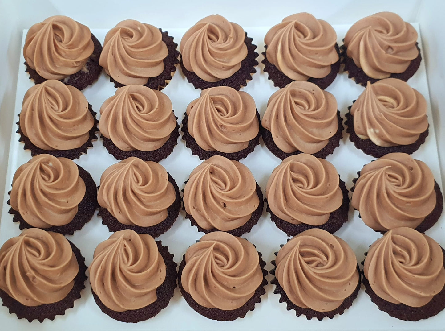 Mini Cupcakes (Box of 20)